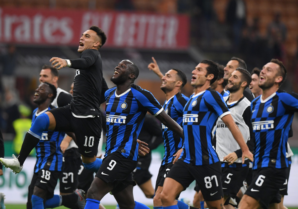 详解棒球规则中的“合法投球板接触”及轴心脚移动的界定